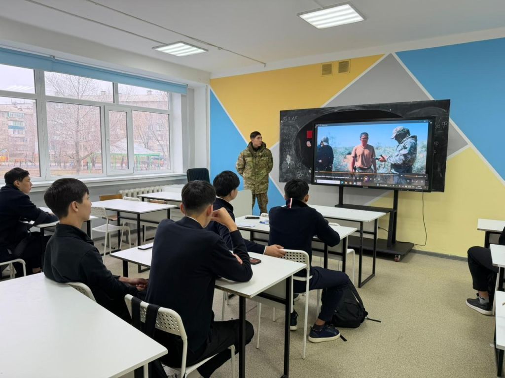 11-сынып оқушыларына кәсіби бағдар беруге байланысты Ұлттық Қауіпсіздік Комитеті Батыс Қазақстан облысы бойынша Сағын А.Қ оқушыларға түсіндірме жұмыстарын жүргізді